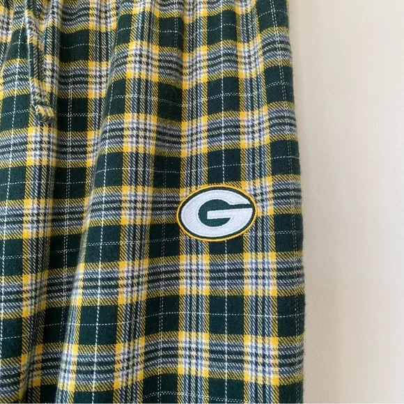 Like NEW NFL Green Bay Packers Plaid Flannel Pajama Set - Button Down Top & Pant